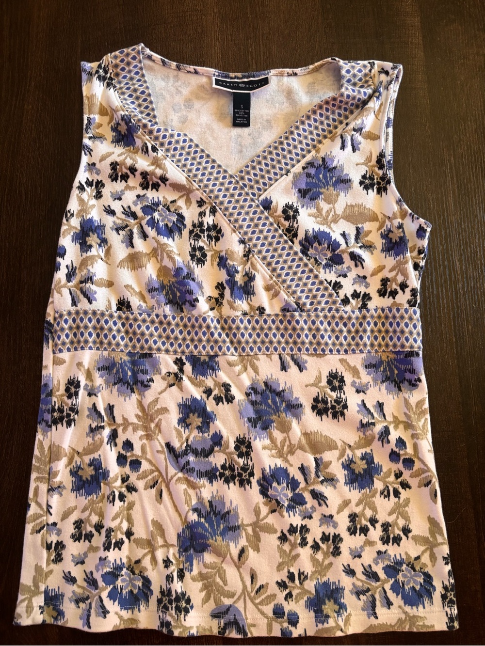 Karen Scott Cream and Blue Floral Sleeveless V-Neck Camisole